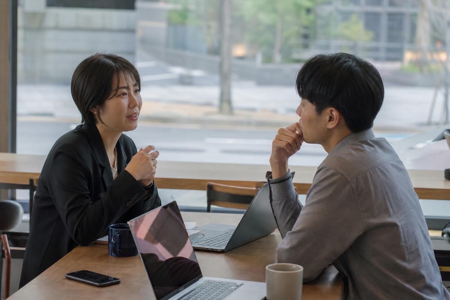 Employee directory displaying Korean names alongside several workplace titles